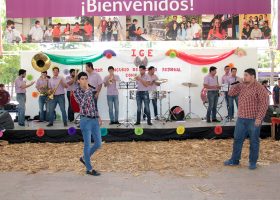 CONCURSO DE CANTO CON BANDA 09