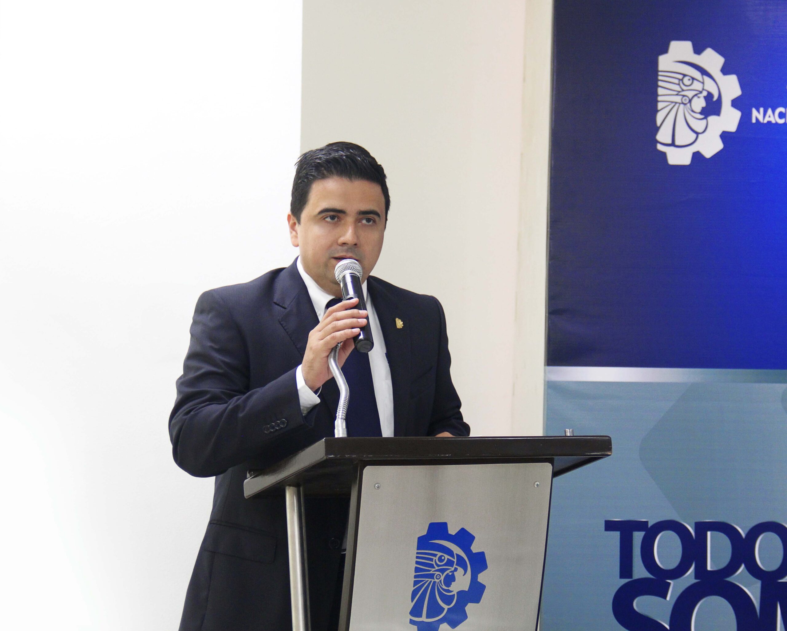 PRESENTACION NUEVO DIRECTOR 05