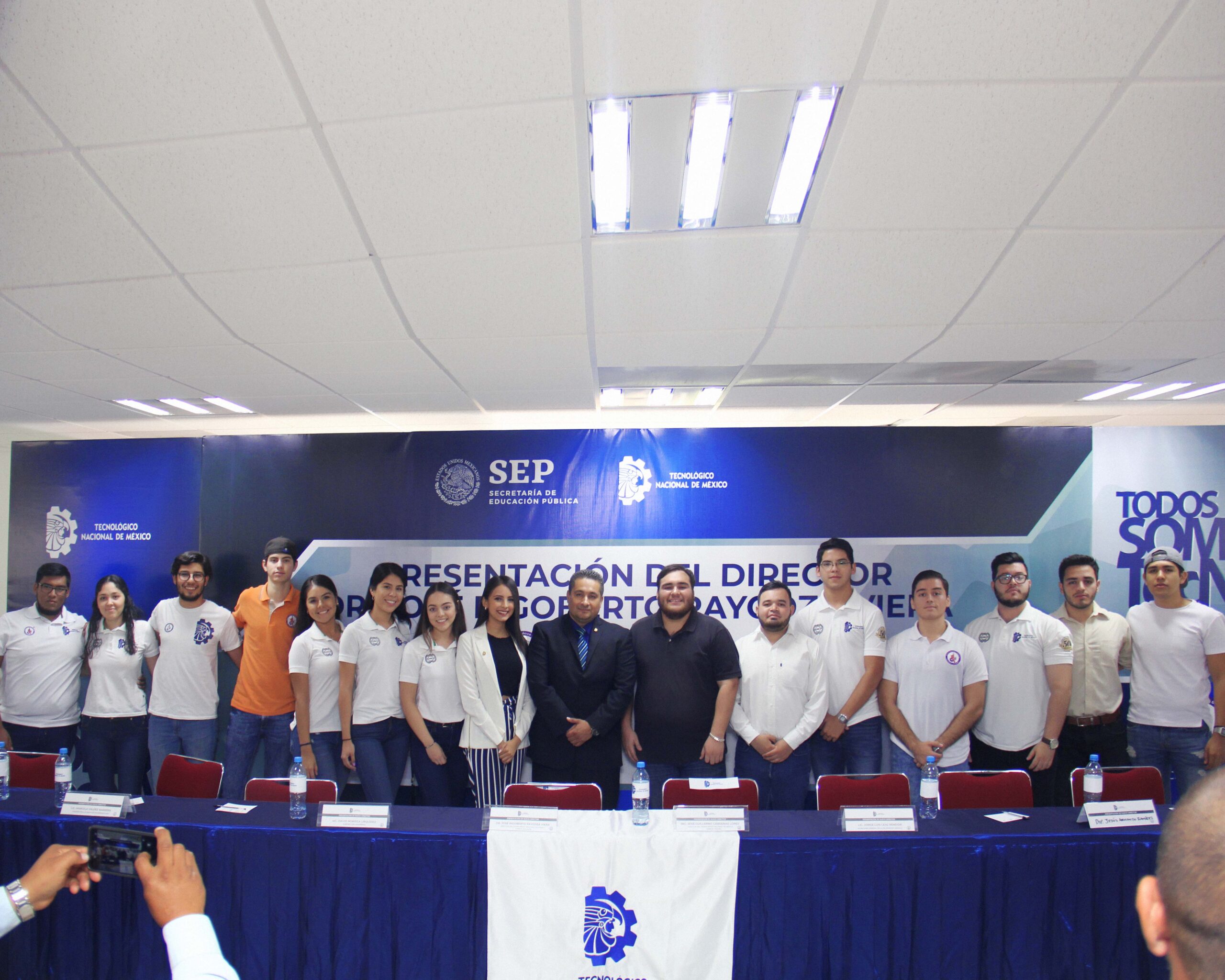 PRESENTACION NUEVO DIRECTOR 10