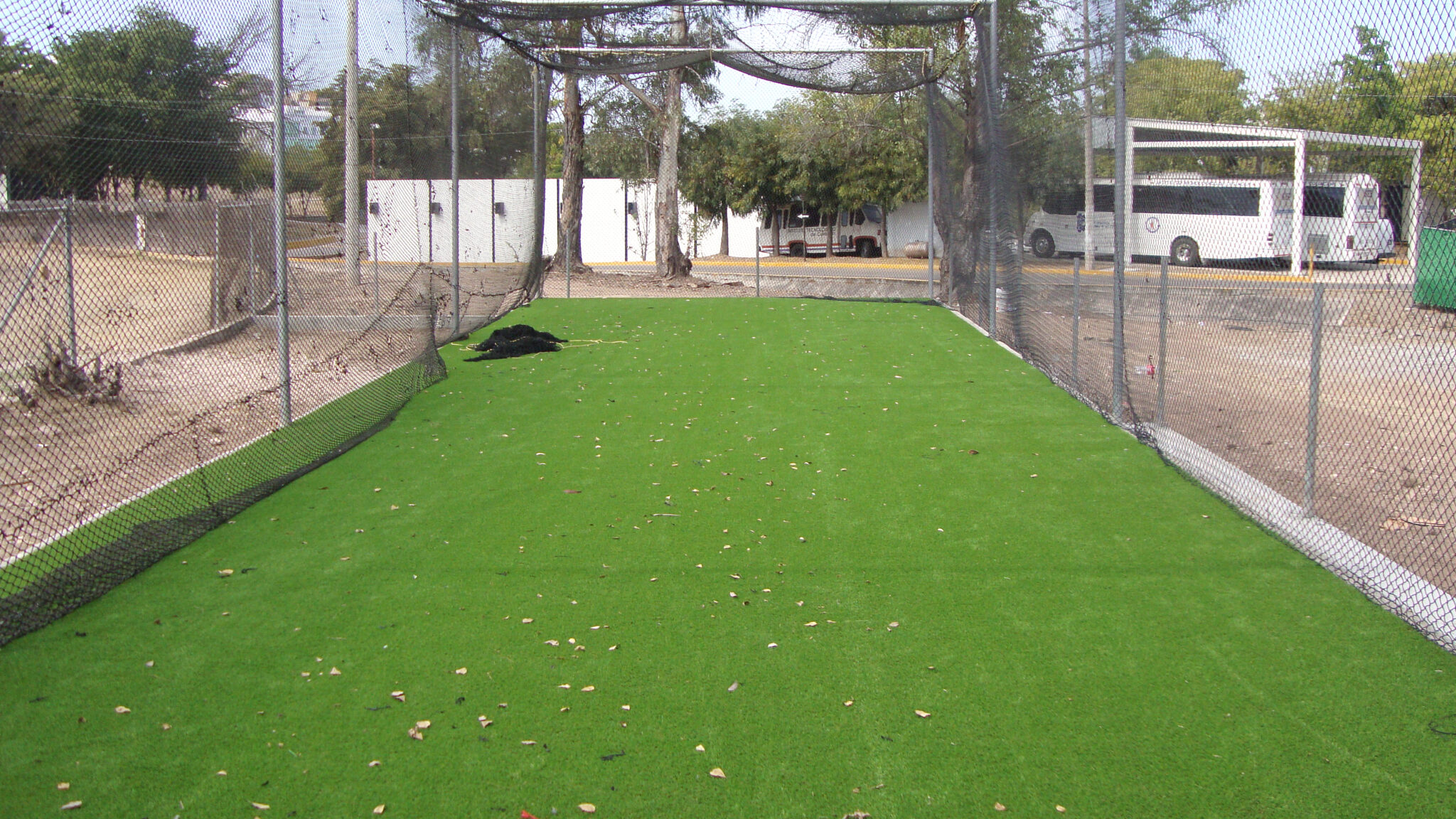 Instalan caja de bateo para practicar béisbol