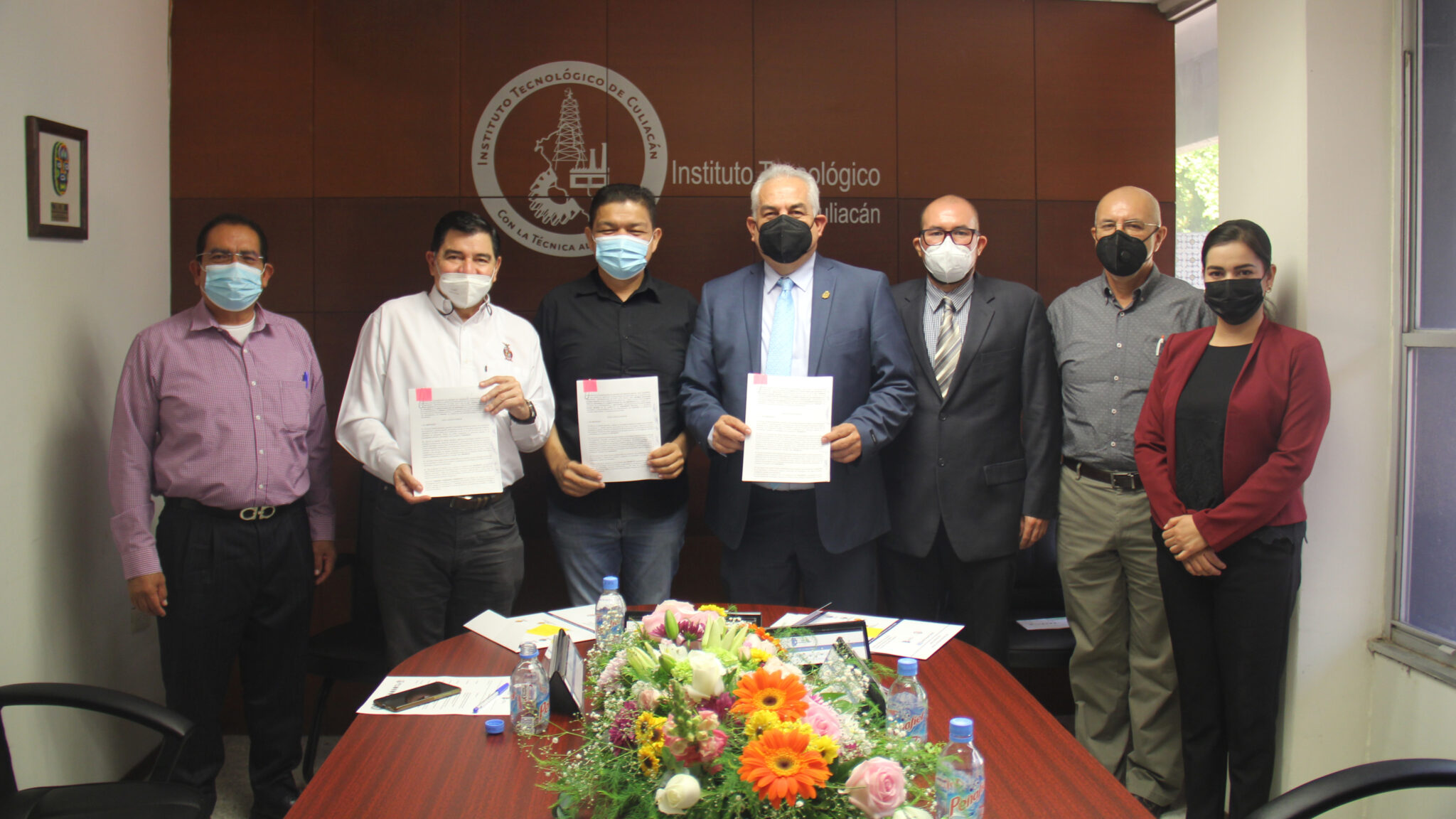 Firma convenio de colaboración el Campus Culiacán y ADECEM
