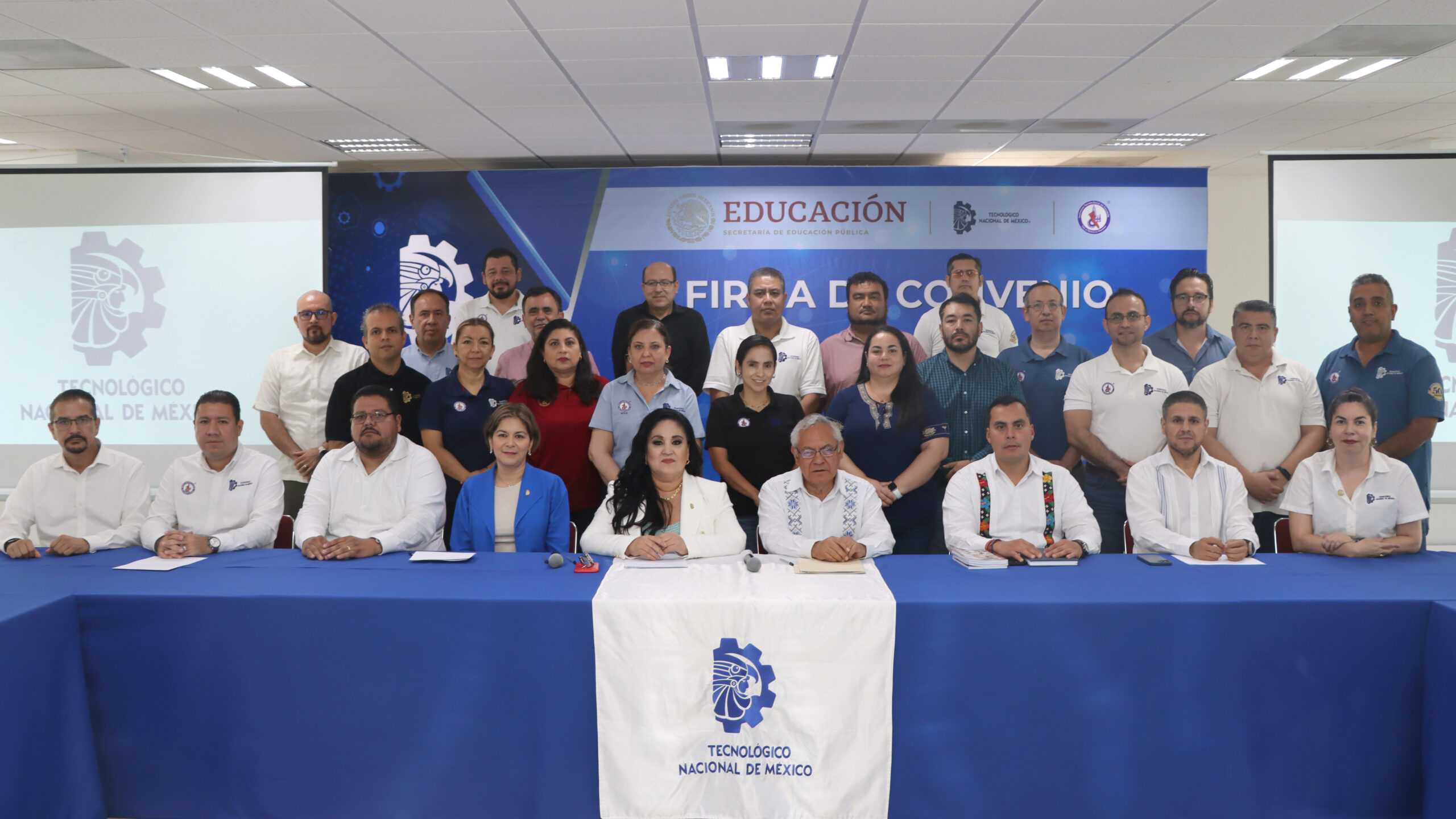 REUNION INVESTIGADORES 01