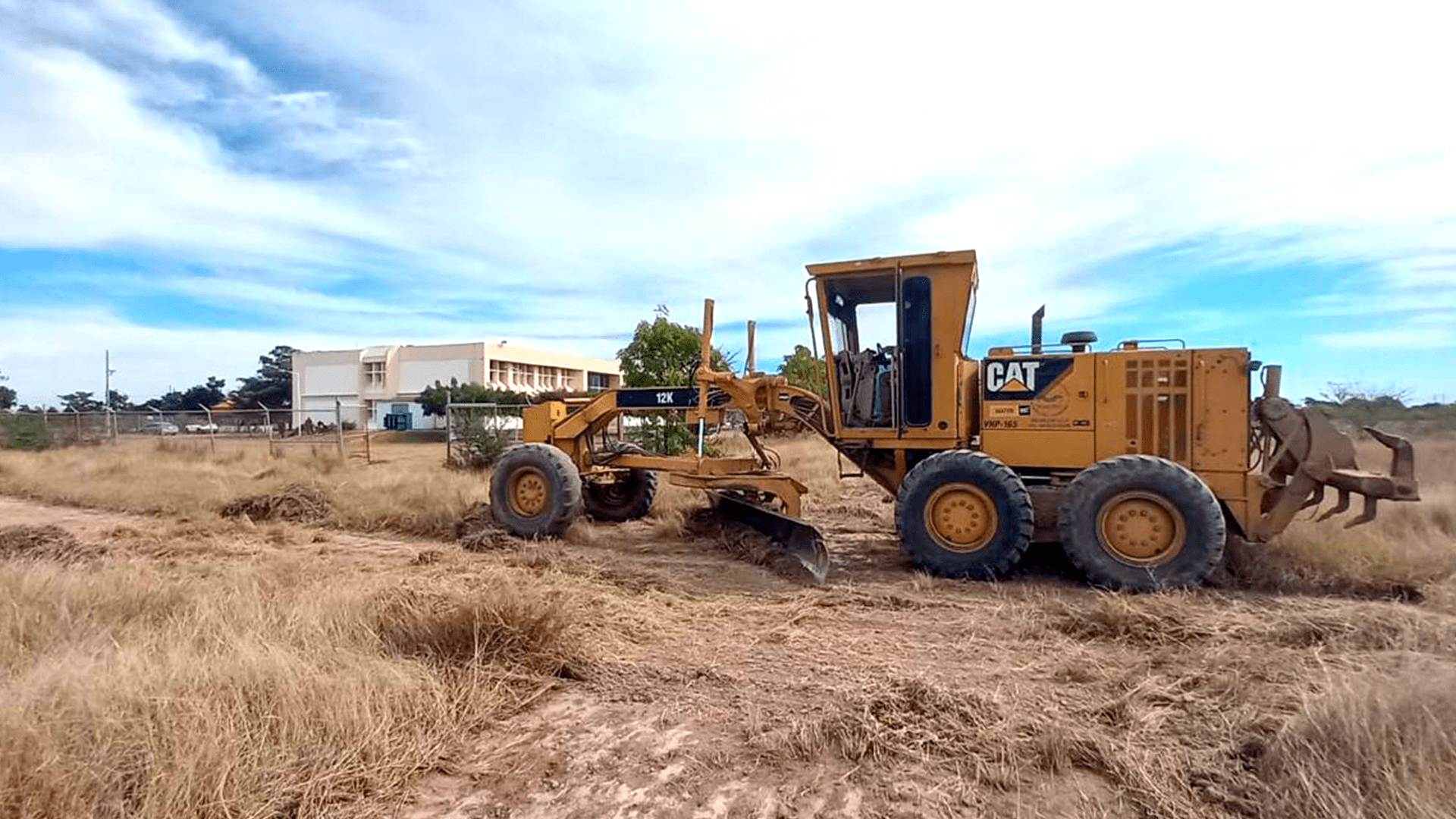 Se realiza limpieza de terrenos en la Extensión Navolato