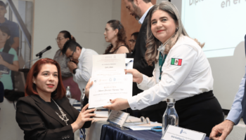 Entrega de diploma de salud y seguridad 3 2024 dic_