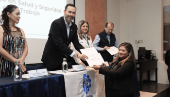 Entrega de diploma de salud y seguridad 4 2024 dic_