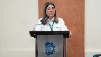 Entrega de diploma de salud y seguridad 8 2024 dic_