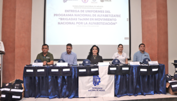 entrega de camisa para alfabetizatec 3 de marzo 1